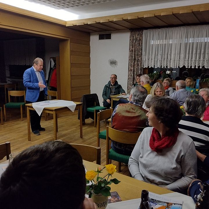 Erwin Schneider beim seinen Ausführungen zur Gemeindepolitik